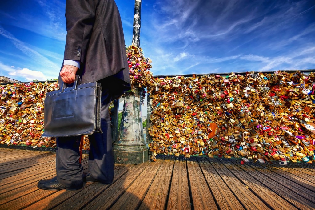 Picture for "The Keymaker of Pont des Arts" by Chris Remspecher in 2014.